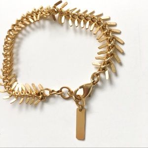 Gold fishbone bracelet